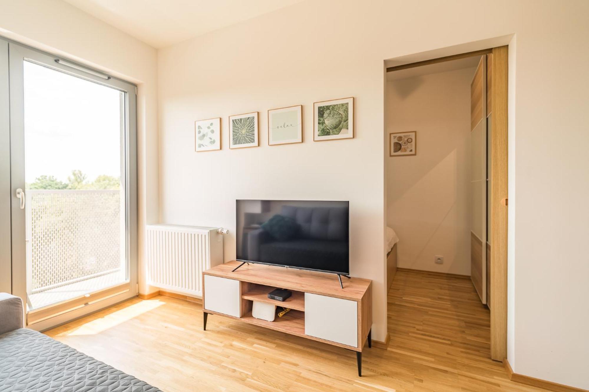 Old Town - Bus&tram Stops Nearby, Balcony - By Rentujemy Apartment *