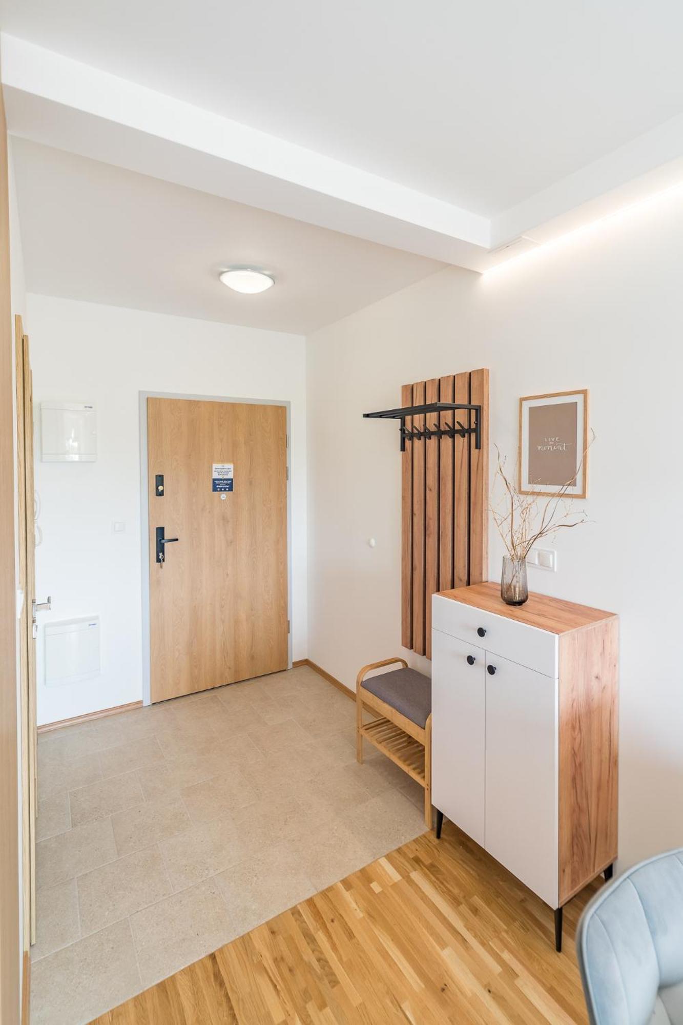 Old Town - Bus&tram Stops Nearby, Balcony - By Rentujemy Apartment *