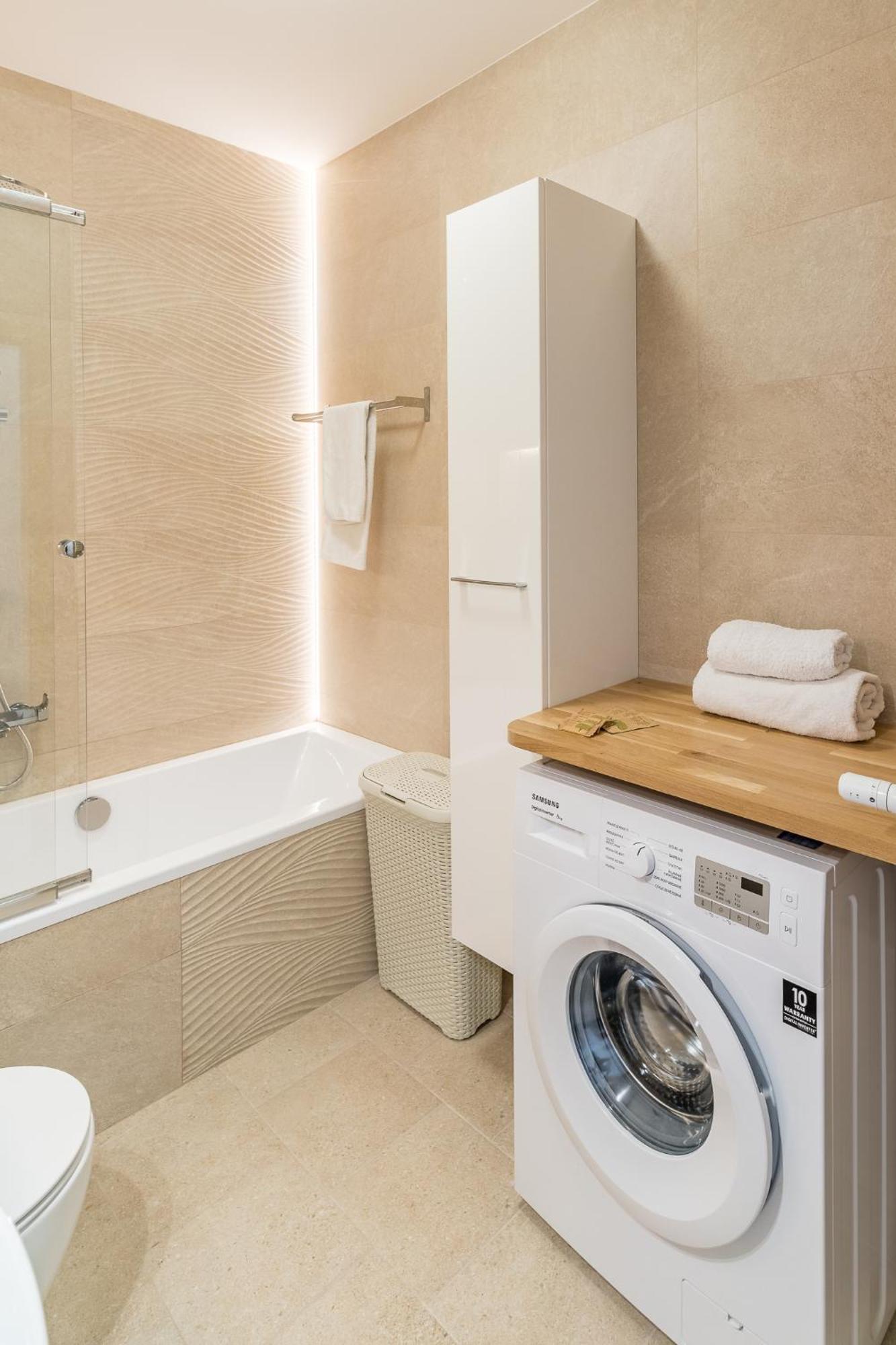 Apartament Old Town - Bus&tram Stops Nearby, Balcony - By Rentujemy *
